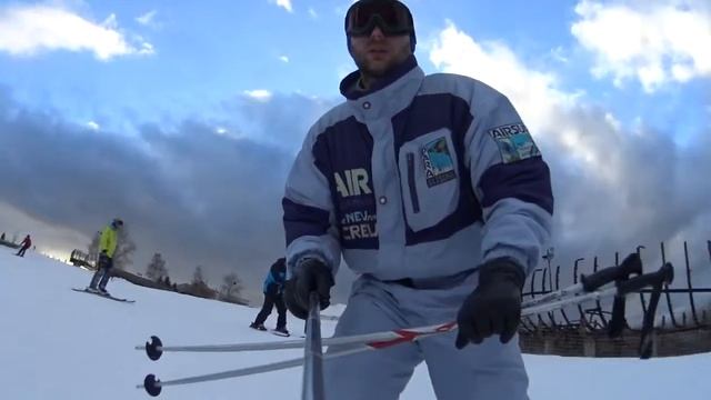 Дневной спуск тренинга на лыжах смотреть онлайн