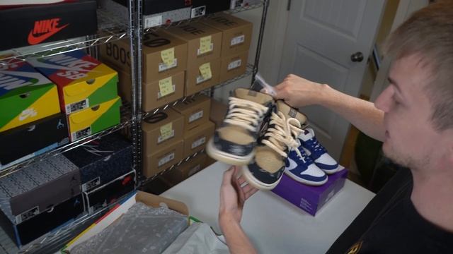 Unboxing The BEST Travis Scott Sneaker Ever! (NIKE SB DUNK) смотреть онлайн