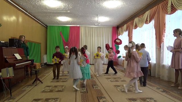 Танец "Лучше всех на свете - мама!", подг. гр. №9 смотреть онлайн