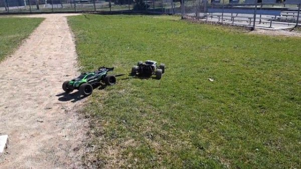 Traxxas XRT VS Arrma Kraton 8s Tug of war!!!!