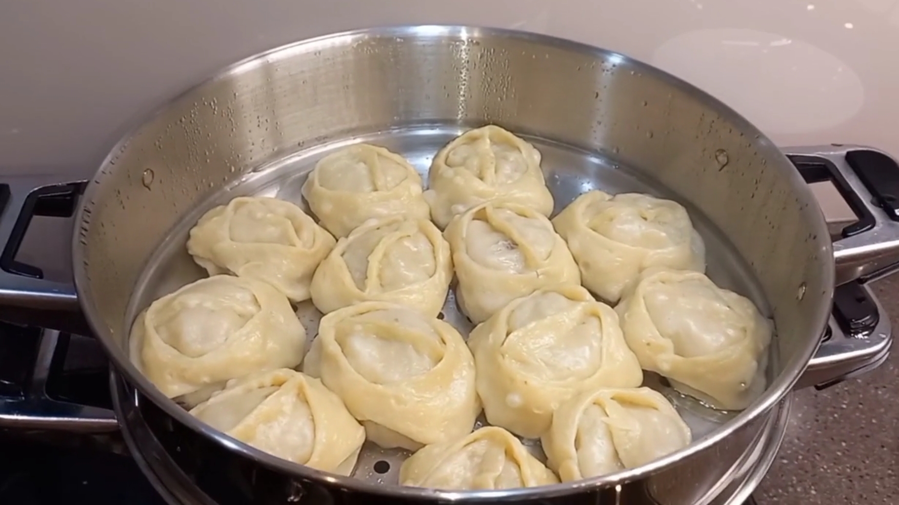 МАНТЫ СОЧНЫЕ ВКУСНЫЕ Идеальное ТЕСТО для МАНТОВ и пельменей смотреть онлайн