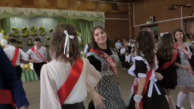 Флешмоб выпускников 11 кл. - 2023 (ср.шк.г.Солигалич) смотреть онлайн