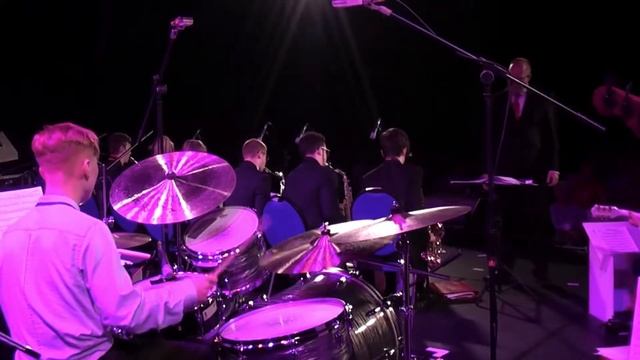 Wigan Youth Jazz Orchestra - Summer Wind смотреть онлайн