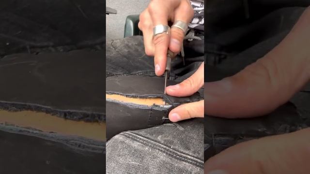 Пришивание основной стельки к верху обуви. Sewing the main insole to the upper of the shoe