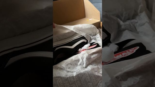 Распаковка Vans Old Skool 🛹 ASMR Unpacking VANS смотреть онлайн