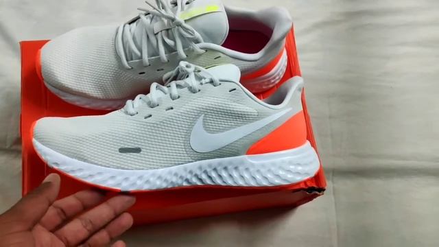 Nike Revolution 5 White Orange Unboxing and Review | Best Nike Shoes Under 3000RS смотреть онлайн