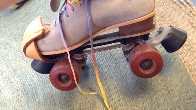 Ретро-ролики в секонд-хенде смотреть онлайн