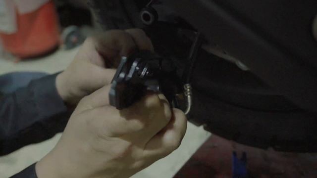 Замена задних тормозных колодок на скутере VMC MAX_RS смотреть онлайн