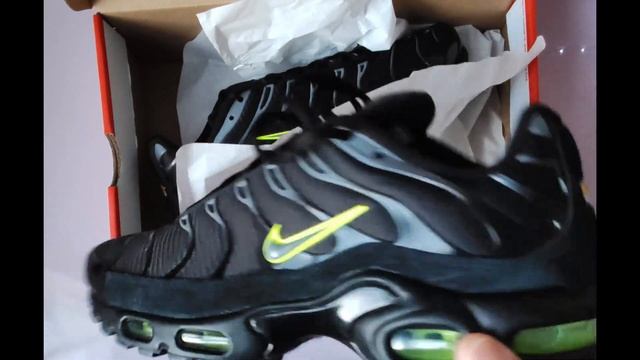 Nike TN Air Max Plus Black Volt Grey FQ2381-001 - BATTLE OF THE VOLTS ! смотреть онлайн