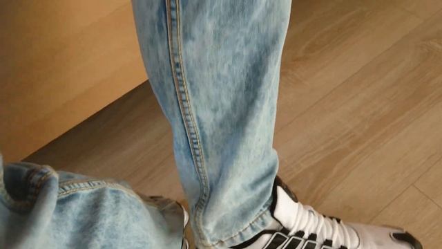 Nike Shox Stomping And Licking Sole With Haribo