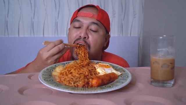 Mukbang Spicy Noodles смотреть онлайн