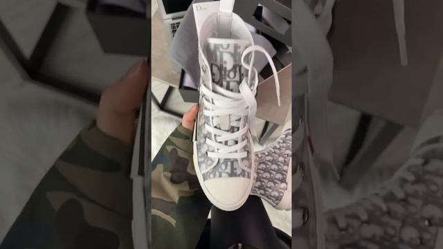 Женские кеды Dior B23 High Top Logo Oblique смотреть онлайн