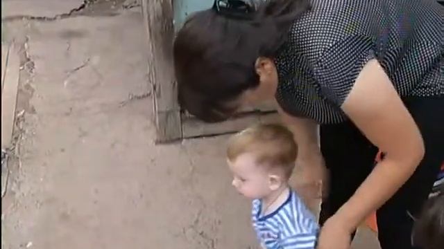 Красноярка купила на свой счёт 60 пар обуви и раздала нуждающимся семьям смотреть онлайн