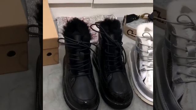Стильные ботинки UGG на плоской подошве смотреть онлайн
