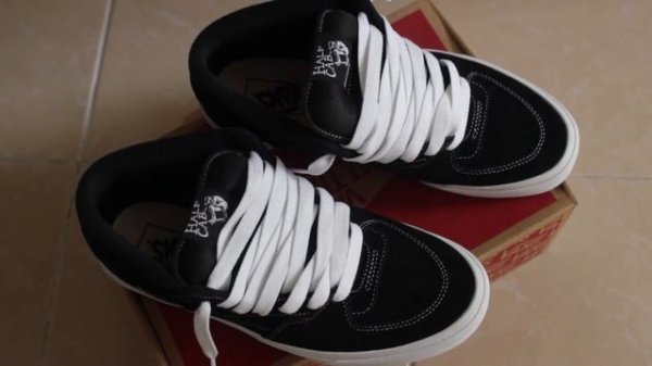 VANS HALF CAB on feet