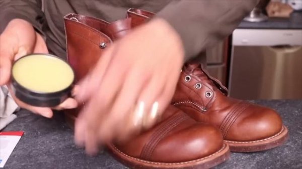 Conditioning the Red Wing 8111 Iron Ranger + Red Wing Card Holder in Vegetable Tanned Leather