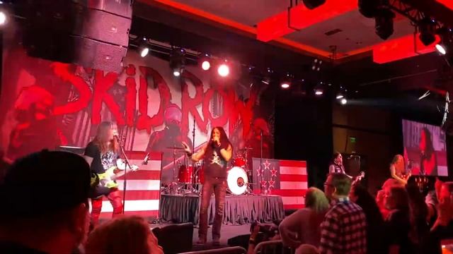“Rattlesnake Shake!” by Skid Row! смотреть онлайн
