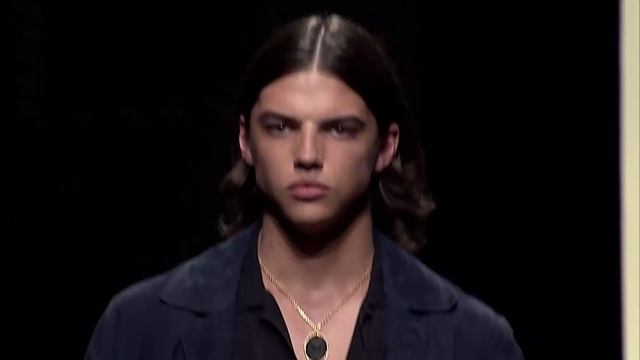 Показ мужской коллекции Versace весна-лето 2017 смотреть онлайн