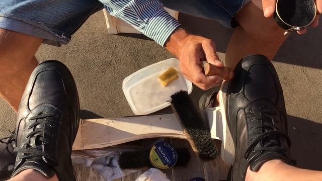 Make your shoes new with special paint смотреть онлайн