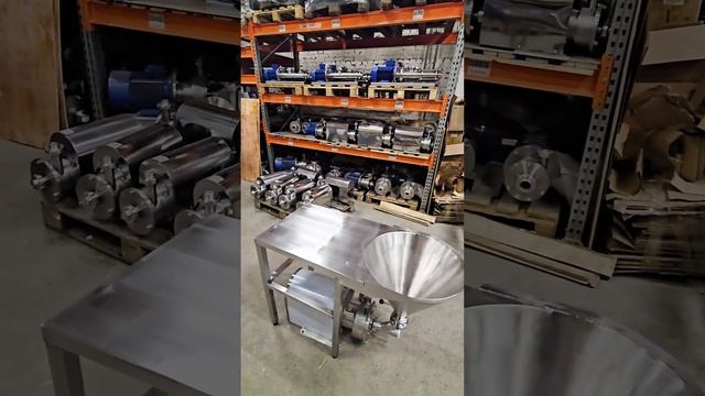 Роторно-пульсационный аппарат РПА-5,0/20К5-5,5/2 с воронкой и столом смотреть онлайн