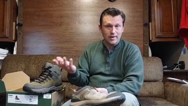 Opening my new Danner Boots смотреть онлайн