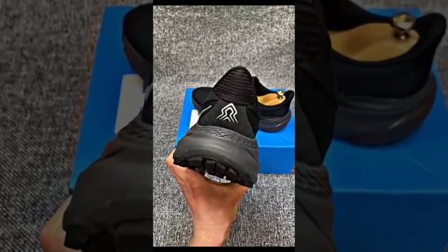 Обзор беговых кроссовок Hoka One One #кроссовки #nike #adidas #обзор #hoka #спортивнаяобувь смотреть онлайн