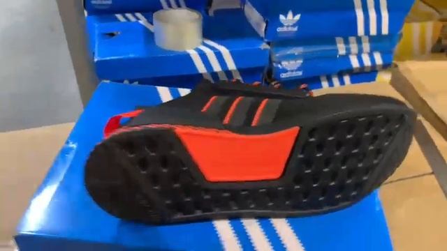 Adidas NMD R1 V2 смотреть онлайн