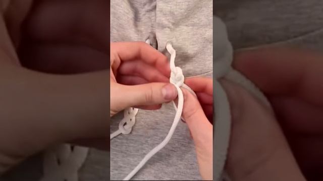 Шнурки могут не просто болтаться смотреть онлайн