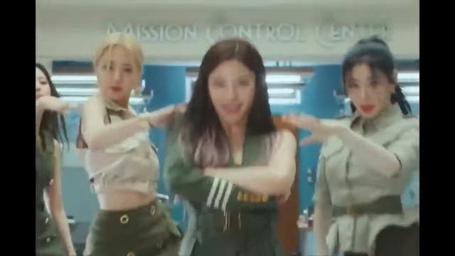 ITZY - SNEAKERS (Instrumental)