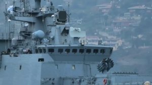 Фрегат "Адмирал Григорович" проходит через Черноморские проливы.