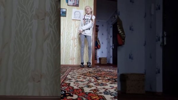 Сестра ходит на каблуках