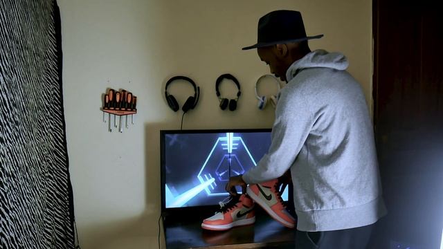 How I Made an EPIC Shoe Advertisement At Home | BEHIND THE SCENES смотреть онлайн