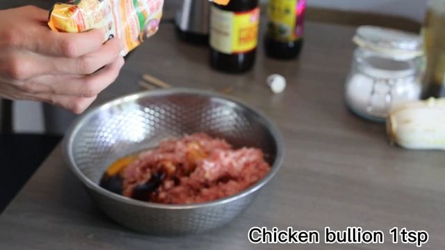 Making Chinese Dumplings with My Chinese Husband for the First Time | Koro Ani смотреть онлайн