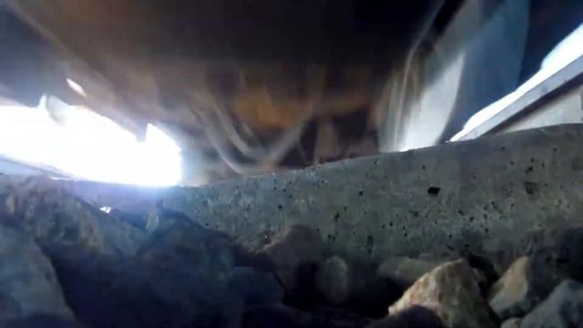 Под электропоездом ЭТ2М-057 смотреть онлайн