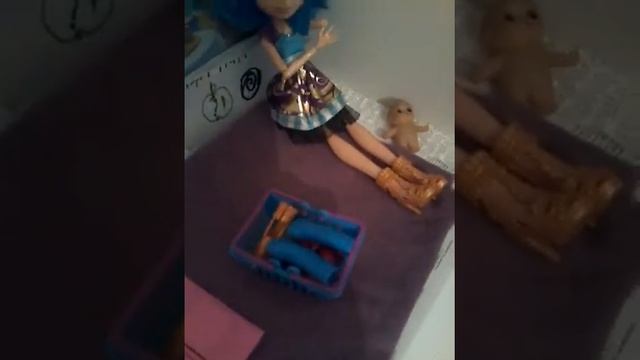 Джули идет покупать туфли смотреть онлайн