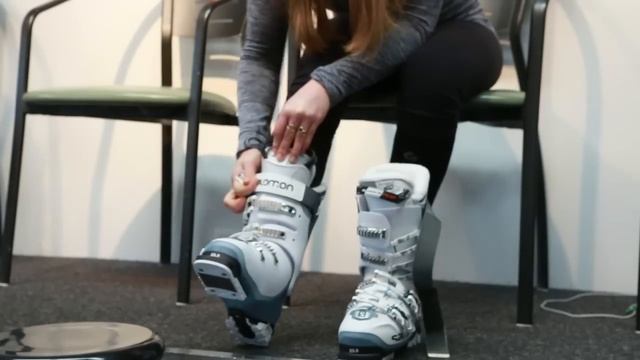Surefoot Ski Boot Tips - The Correct Way to Buckle Your Ski Boots смотреть онлайн