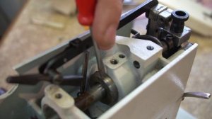 Почему не крутится вал на швейной машине Чайка?