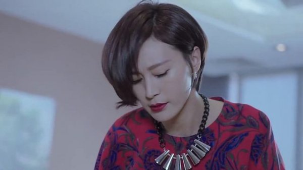 chinese trample vic pose high-heels