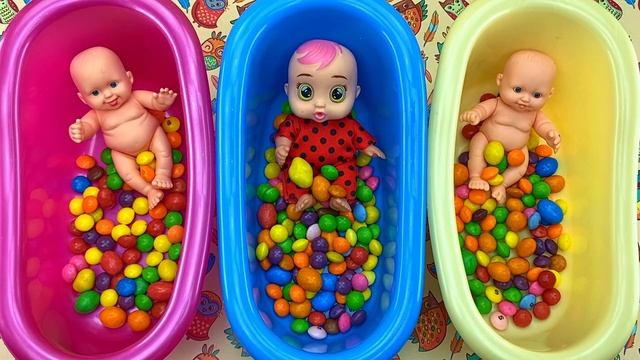 Satisfying Video l BathTub Full of M&M's Candy with Magic Lollipop Candy ASMR #55 смотреть онлайн