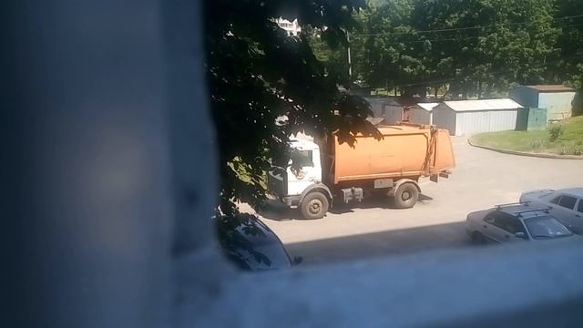 Вывоз мусора(МАЗ-533702 КО-440-8 с ЯМЗ-236 НЕ-2, 240 л.с.) смотреть онлайн