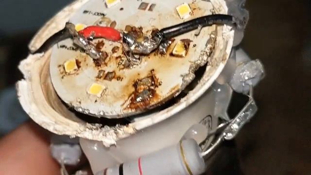 Как сделать лампочку вечной (поделитесь в комментах самыми несложыми способами)