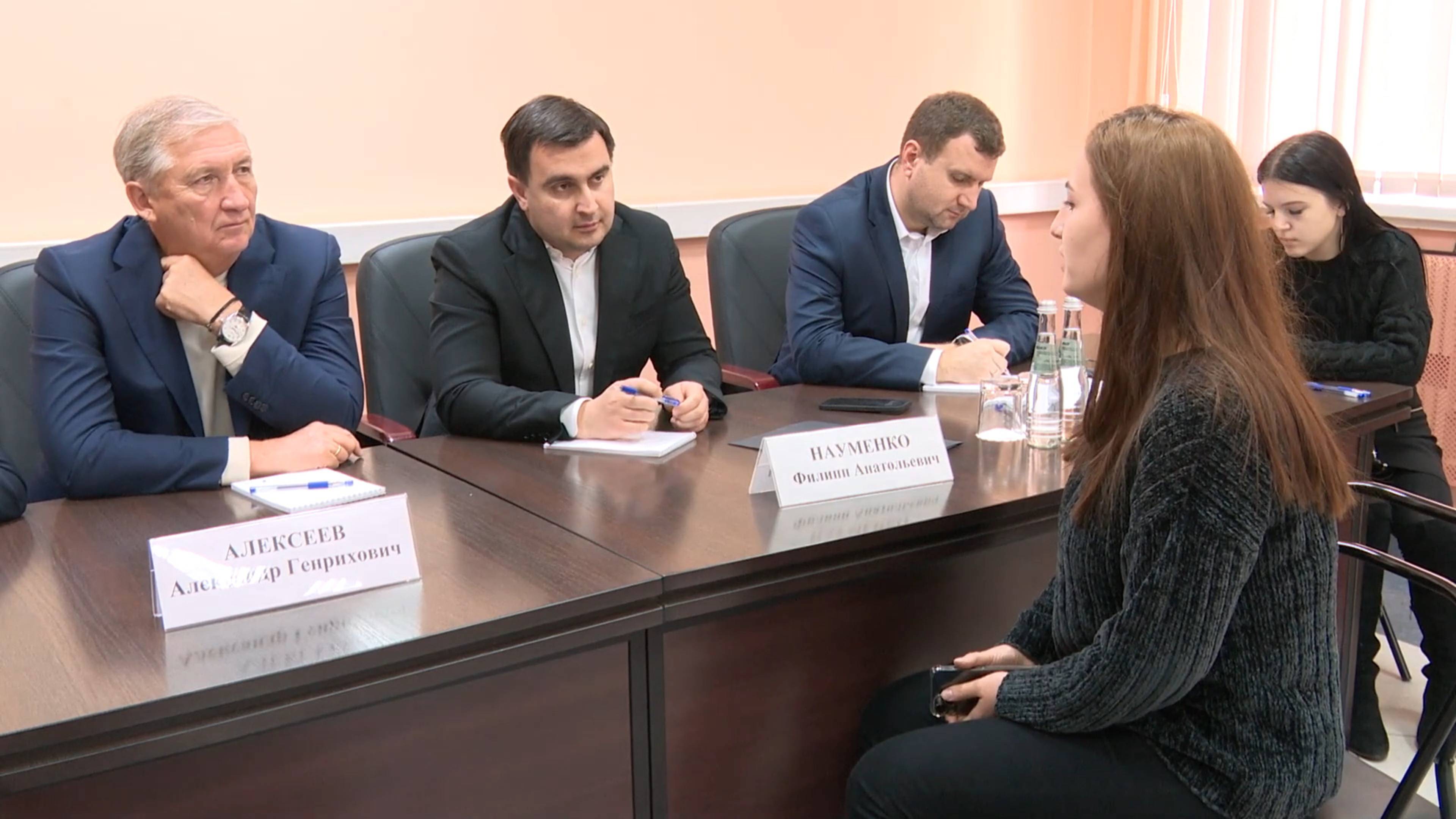 Глава Реутова встретился с работниками больницы в формате выездной администрации 31.10.2024 смотреть онлайн