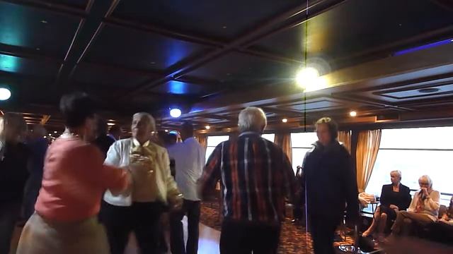 CUCARACHA ,NEVER CAN TELL, PERHAPS смотреть онлайн