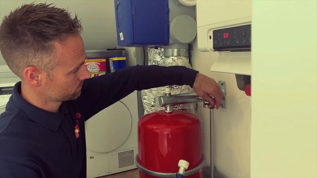 CV-ketel bijvullen met omschakeladviseur Roy смотреть онлайн