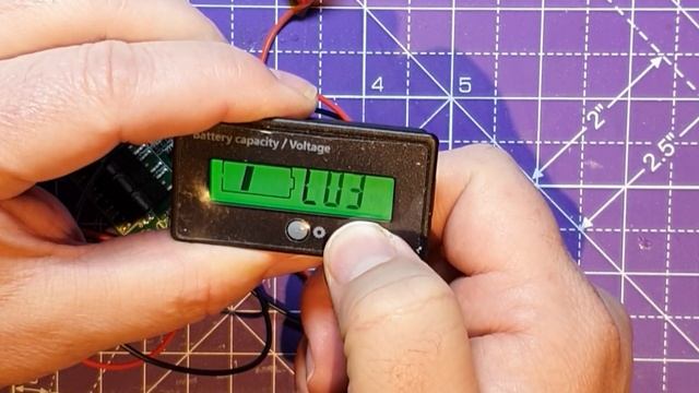 Changing the settings on the Battery capacity / Voltage LCD device/module. Access the SECRET menu! смотреть онлайн