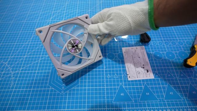 Lian Li Uni Fan SL-INF 120 RGB Reverse Blade Unboxing смотреть онлайн