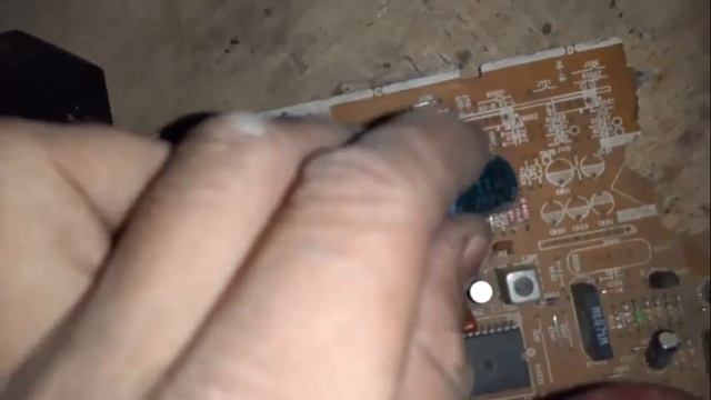 TV SAMSUNG ENCIENDE CON RAYAS BLANCAS solucion смотреть онлайн