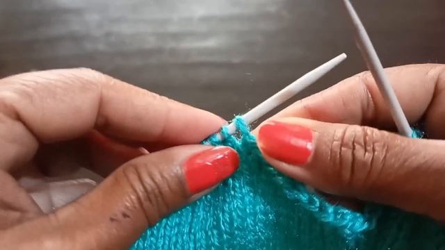 गोल गले के फंदे कैसे घटाये ll how to make round neck ll decreasing stitches ll baby sweater. смотреть онлайн
