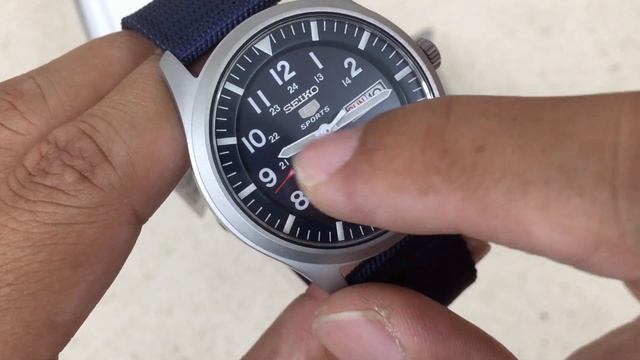 Đồng Hồ Seiko 5 Sport Quân Đội SNZG11k