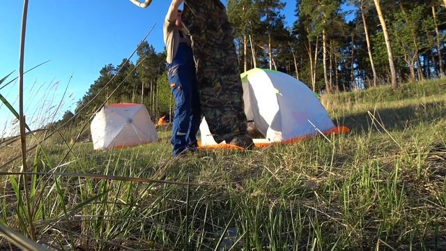 ДУШЕВНАЯ РЫБАЛКА с ночёвкой на озере Сугояк. Карась на фидер. Шулюм и мясо на мангале. смотреть онлайн